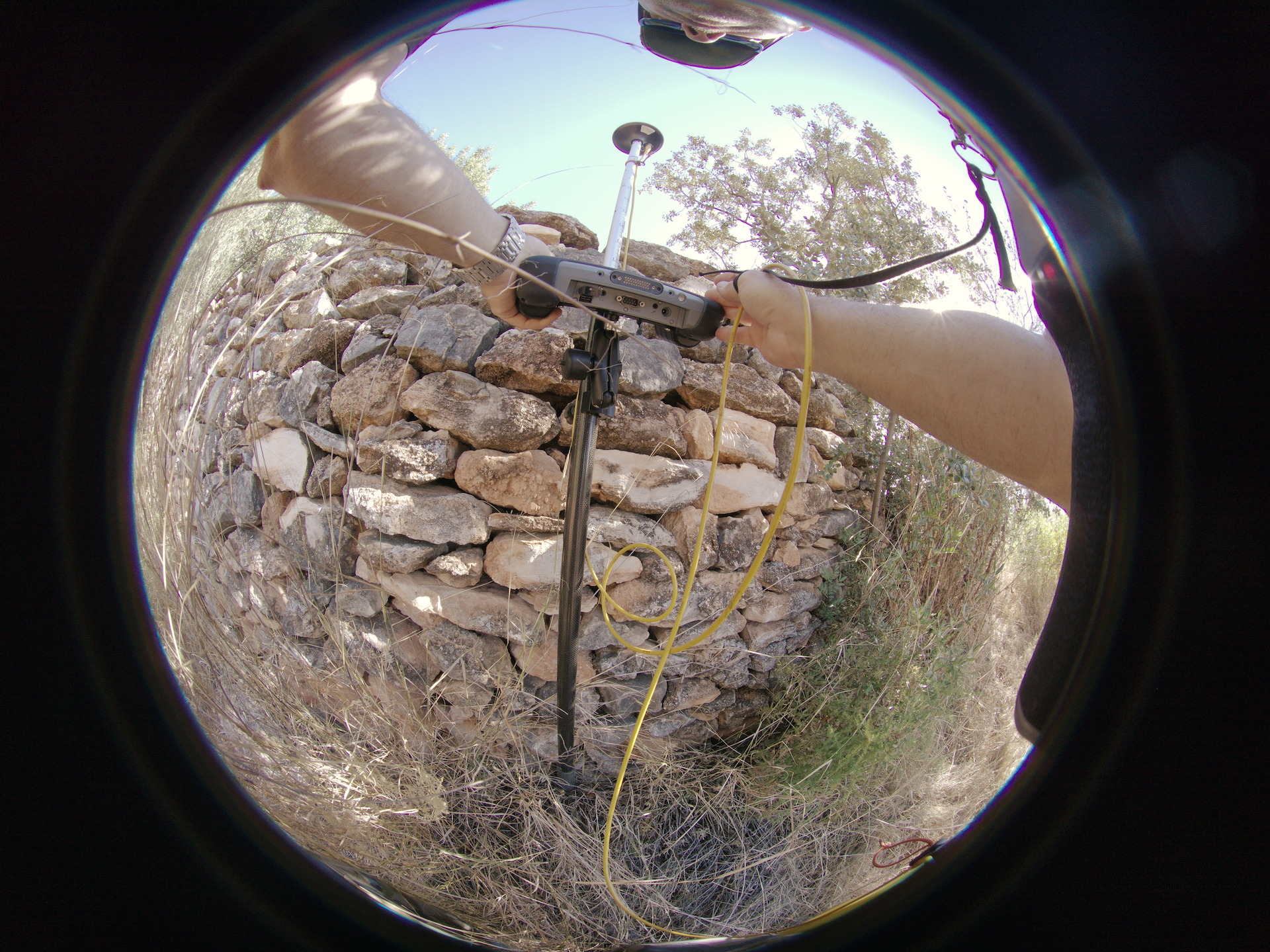 El sistema de captura CIBERVISTA MARK I (POV) inyecta la coordenada exacta en el dato EXIF del fotograma.